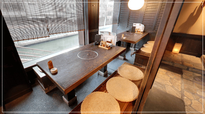 츠루통탄 소에몬쵸점테이블내부